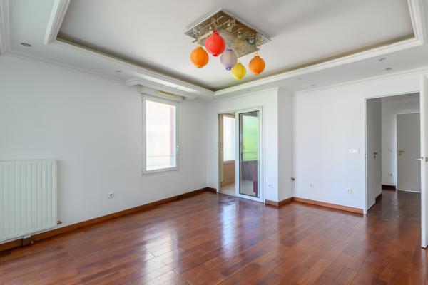 Bobigny (93000) Appartement 3 Pièces avec 2 balcons, parking proche métro 5