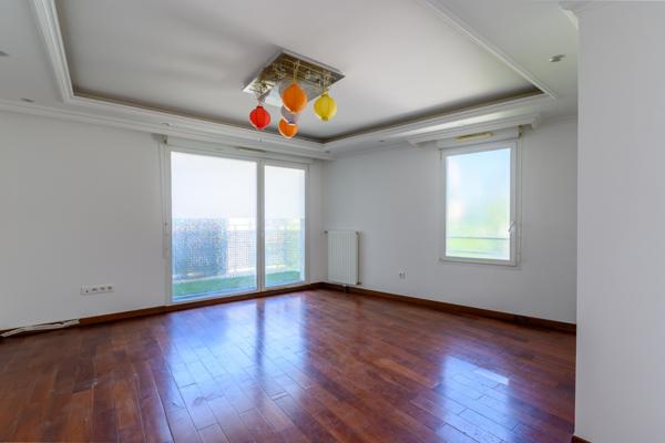 Bobigny (93000) Appartement 3 Pièces avec 2 balcons, parking proche métro 5