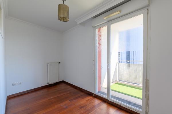 Bobigny (93000) Appartement 3 Pièces avec 2 balcons, parking proche métro 5