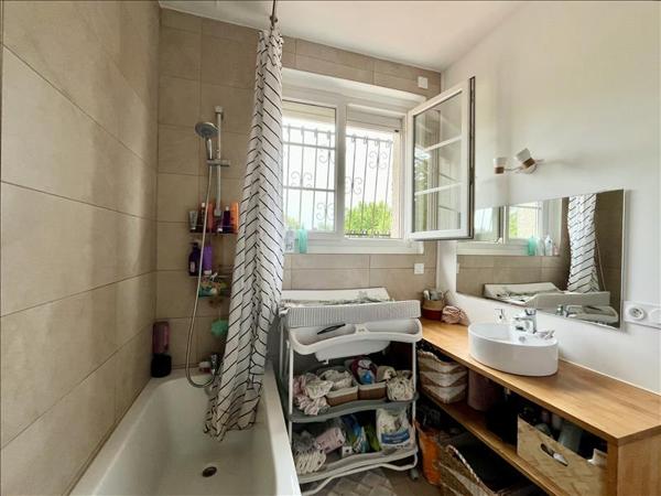 Maison à louer |  AMBARES ET LAGRAVE |  5 pièces | 134 m²