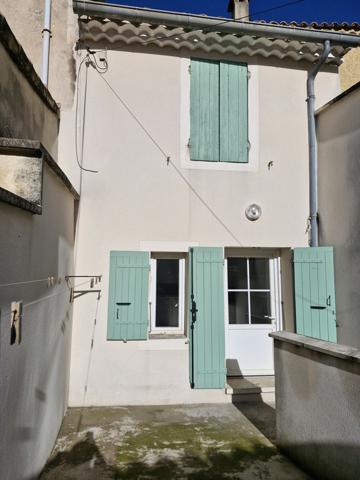 Courthézon (84350) Maison de village avec terrasse et cave