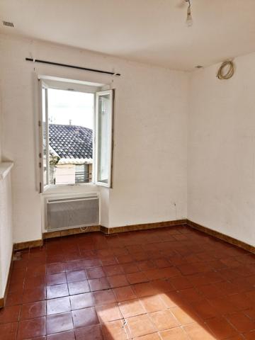 Courthézon (84350) Maison de village avec terrasse et cave