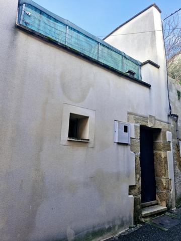Courthézon (84350) Maison de village avec terrasse et cave