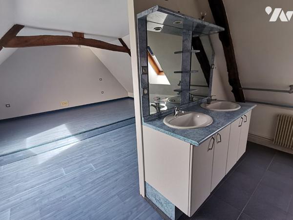 GEVEZE - Ancien manoir rénové, 145 m² hab. avec garage terrain de 1685 m² env.