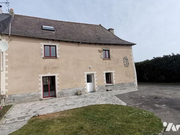 GEVEZE - Ancien manoir rénové, 145 m² hab. avec garage terrain de 1685 m² env.