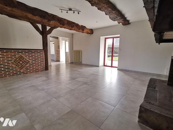 GEVEZE - Ancien manoir rénové, 145 m² hab. avec garage terrain de 1685 m² env.