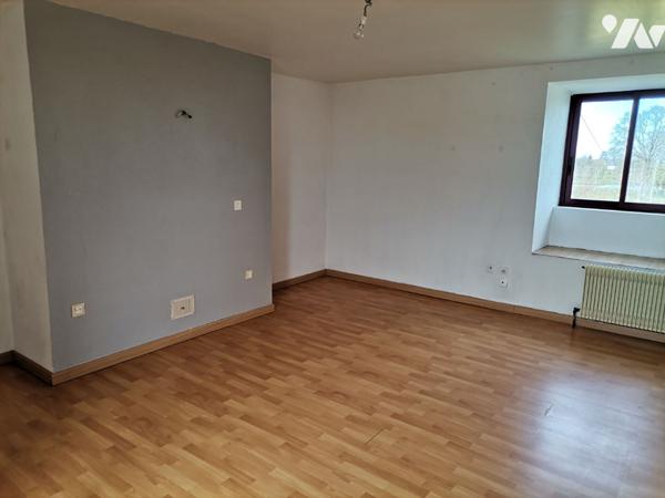 GEVEZE - Ancien manoir rénové, 145 m² hab. avec garage terrain de 1685 m² env.