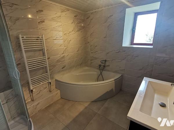 GEVEZE - Ancien manoir rénové, 145 m² hab. avec garage terrain de 1685 m² env.