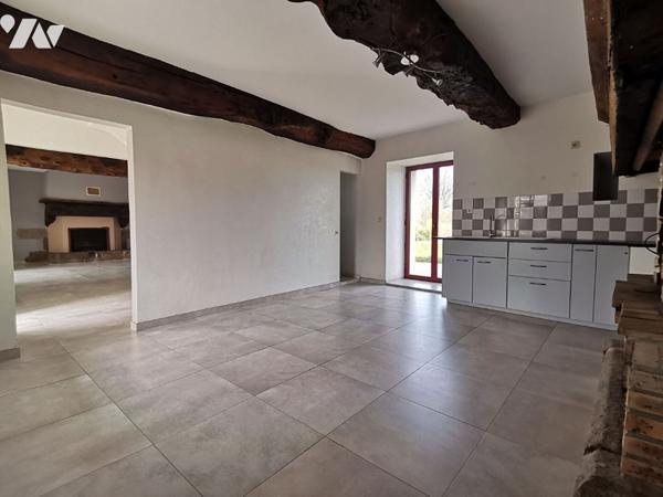 GEVEZE - Ancien manoir rénové, 145 m² hab. avec garage terrain de 1685 m² env.