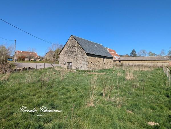 Belle grange dans un hameau calme
