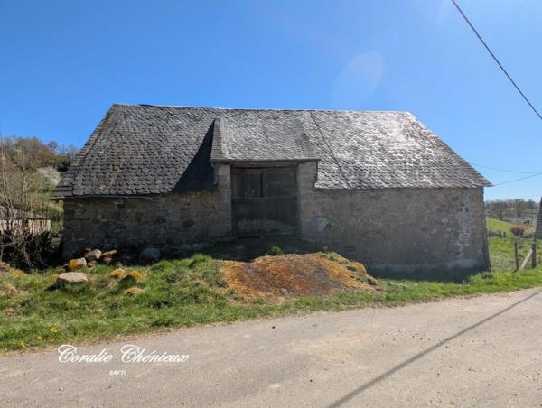 Belle grange dans un hameau calme