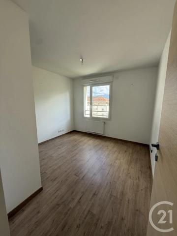 Appartement F4 à vendre  4 pièces - 84,43 m 2   POISY  - 74
