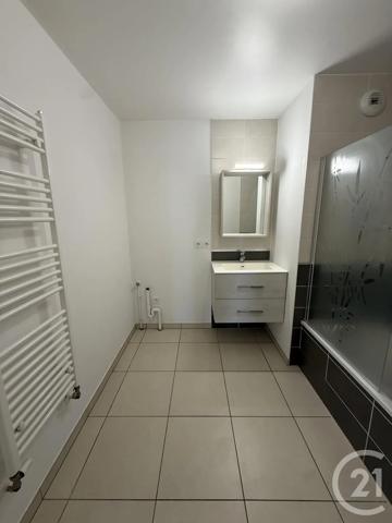 Appartement F4 à vendre  4 pièces - 84,43 m 2   POISY  - 74