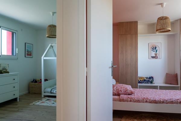 Contemporaine entre Mer et Nature