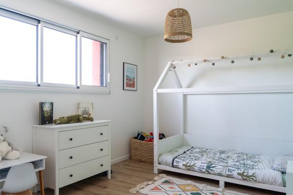 Contemporaine entre Mer et Nature