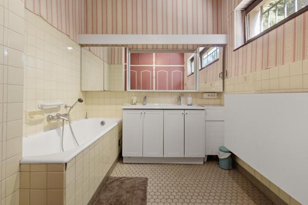Propriété de 245 m² sur une parcelle de 3 644 m² avec vue panoramique, piscine et potentiel foncier rare