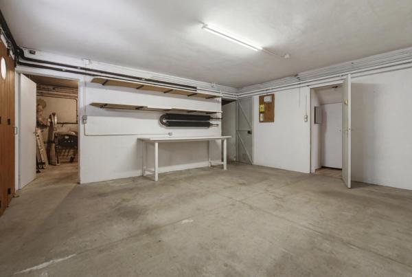 Propriété de 245 m² sur une parcelle de 3 644 m² avec vue panoramique, piscine et potentiel foncier rare