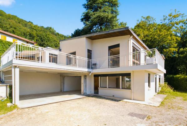 Propriété de 245 m² sur une parcelle de 3 644 m² avec vue panoramique, piscine et potentiel foncier rare