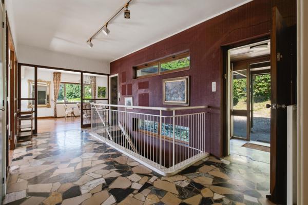 Propriété de 245 m² sur une parcelle de 3 644 m² avec vue panoramique, piscine et potentiel foncier rare