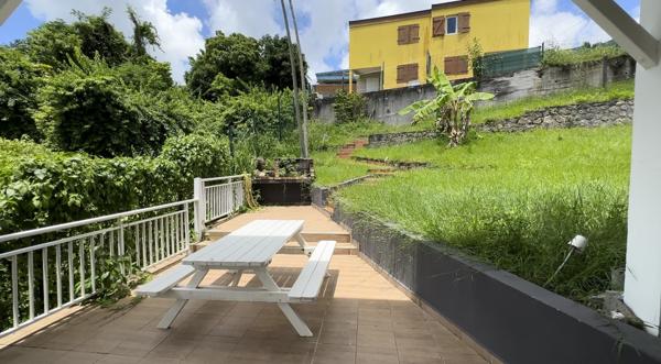 Location Appartement104,16 m² - 5 Pièces - LES ABYMES (97139)