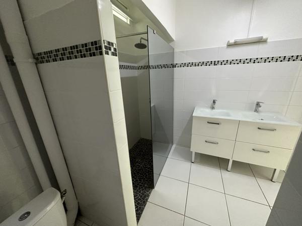 Location Appartement104,16 m² - 5 Pièces - LES ABYMES (97139)