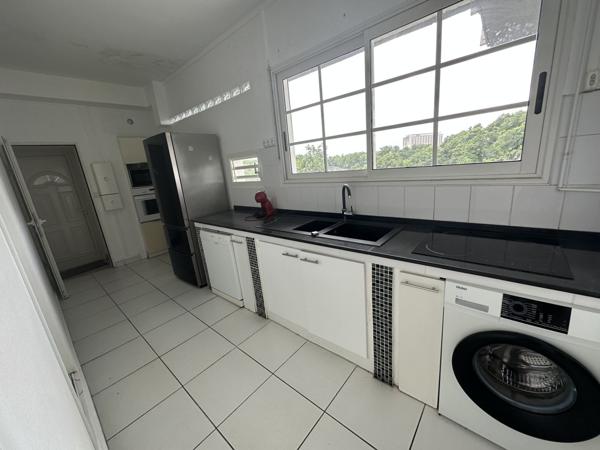 Location Appartement104,16 m² - 5 Pièces - LES ABYMES (97139)