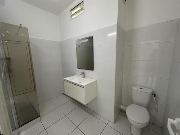 Location Appartement104,16 m² - 5 Pièces - LES ABYMES (97139)