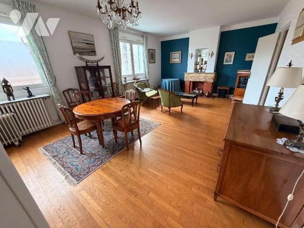 A vendre chez votre Notaire, Dunkerque centre proche Mairie (59140), rare sur le secteur, grand...