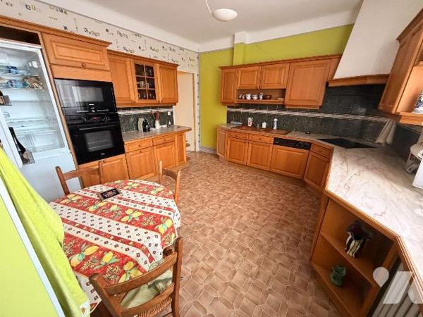 A vendre chez votre Notaire, Dunkerque centre proche Mairie (59140), rare sur le secteur, grand...