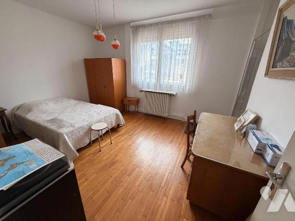 A vendre chez votre Notaire, Dunkerque centre proche Mairie (59140), rare sur le secteur, grand...