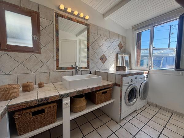 MAISON DE PLAIN PIED - AUCUN TRAVAUX - 7P - CADRE VERDOYANT - PISCINE - PATIO