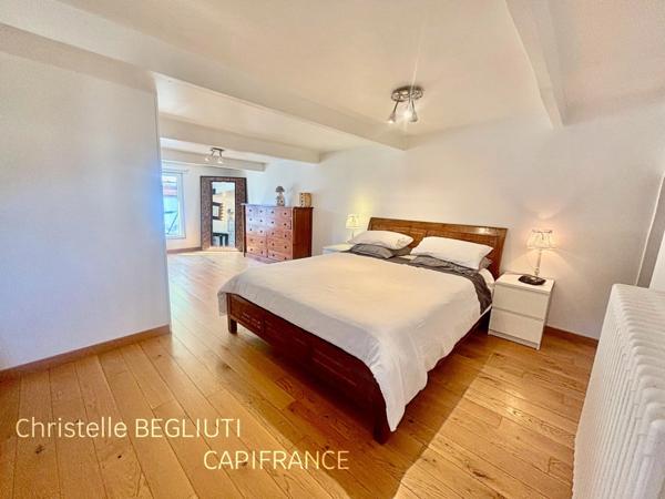 MAISON DE PLAIN PIED - AUCUN TRAVAUX - 7P - CADRE VERDOYANT - PISCINE - PATIO