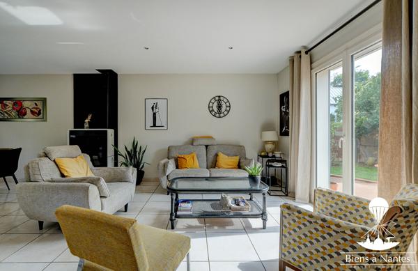 A vendre Maison Haute Indre jardin terrasse et garage , Indre