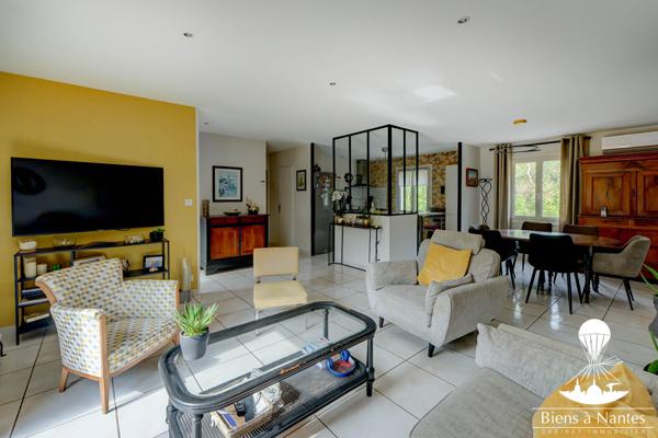 A vendre Maison Haute Indre jardin terrasse et garage , Indre