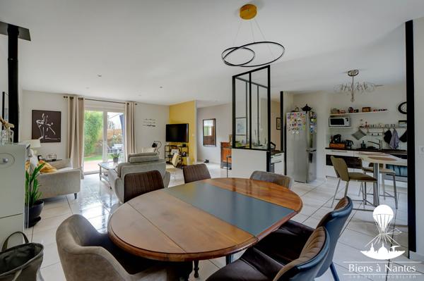 A vendre Maison Haute Indre jardin terrasse et garage , Indre