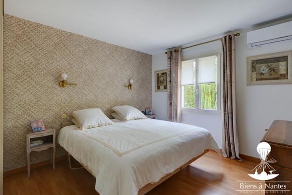 A vendre Maison Haute Indre jardin terrasse et garage , Indre