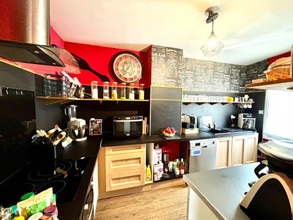 Maison La Menitre 8 pièce(s) 191 m2