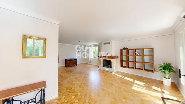 Maison spacieuse à vendre à Bagnols sur Cèze - Une opportunité à ne pas manquer !