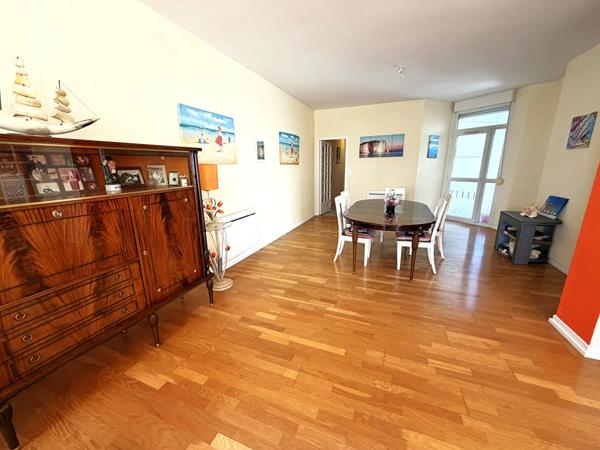 Appartement à vendre 3 pièces 147.87m² Calais (62100)