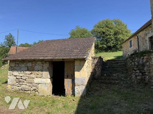 A VENDRE : Affaire rare : ancien corps de ferme avec gros oeuvre en bon état. Tout l'intérieur ...