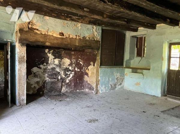 A VENDRE : Affaire rare : ancien corps de ferme avec gros oeuvre en bon état. Tout l'intérieur ...