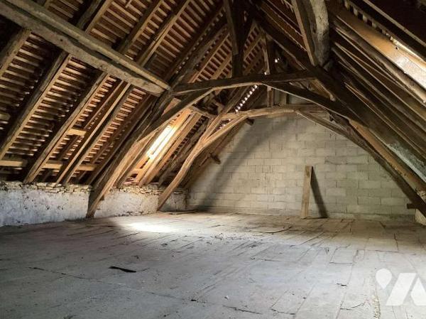 A VENDRE : Affaire rare : ancien corps de ferme avec gros oeuvre en bon état. Tout l'intérieur ...