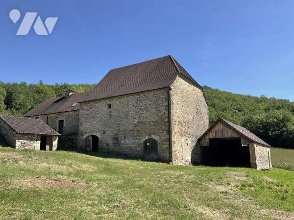 A VENDRE : Affaire rare : ancien corps de ferme avec gros oeuvre en bon état. Tout l'intérieur ...