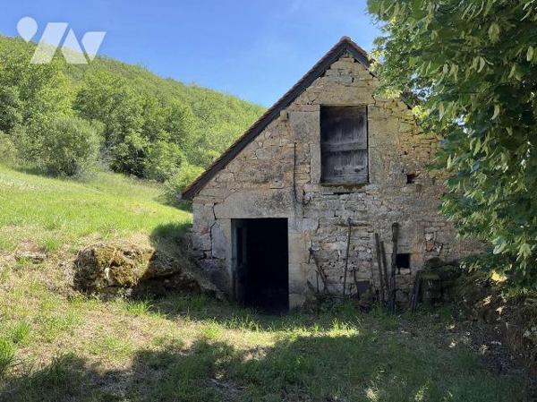 A VENDRE : Affaire rare : ancien corps de ferme avec gros oeuvre en bon état. Tout l'intérieur ...