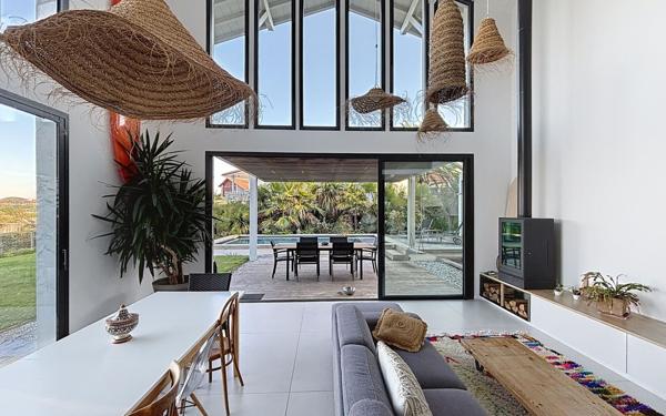 Maison à vendre    5 pièces • 180 m2 Saint-Jean-de-Luz
