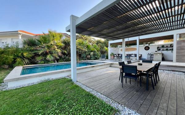 Maison à vendre    5 pièces • 180 m2 Saint-Jean-de-Luz
