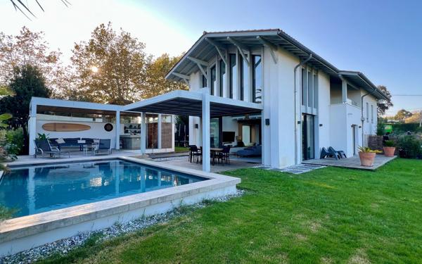 Maison à vendre    5 pièces • 180 m2 Saint-Jean-de-Luz