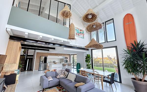 Maison à vendre    5 pièces • 180 m2 Saint-Jean-de-Luz