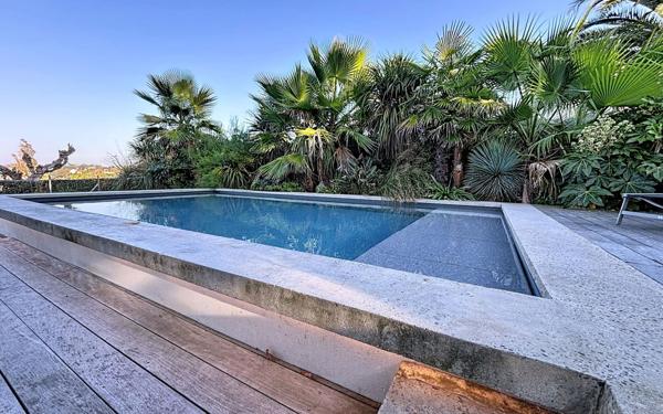 Maison à vendre    5 pièces • 180 m2 Saint-Jean-de-Luz