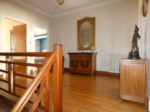 Maison de 187m², 4 chambres 3 salles de bain, avec cour de 20m²